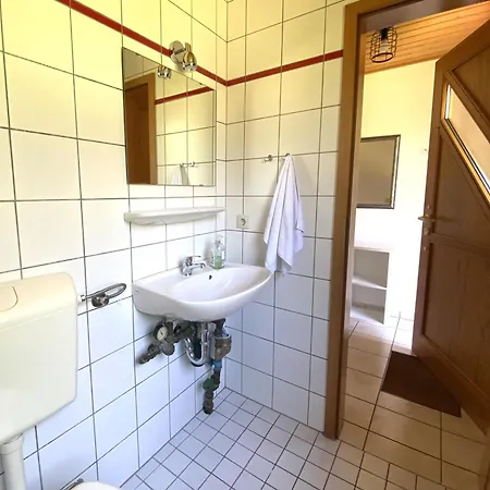 Holiday home Haus 17 Ferienpark, Ruhiger Rueckzugsort Nahe Rennstrecke Bilster Berg Fuer Fahrer Und Motorsportfans Nieheim