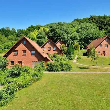 Holiday home Haus 17 Ferienpark, Ruhiger Rueckzugsort Nahe Rennstrecke Bilster Berg Fuer Fahrer Und Motorsportfans